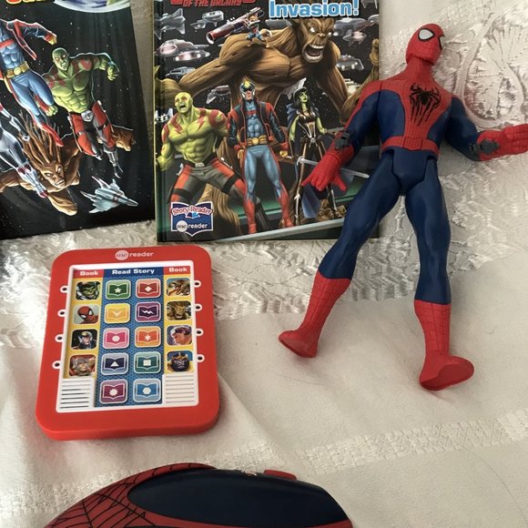 Me Reader Marvel Electronic Reader with Books, Cards, Games, 2014 Action Figure - Picture 8 of 10